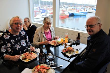 Hygge ved Bjarnes Fisketeria på Lemvig havn